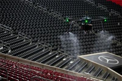 Mercedes-Benz Arena usa drones e agua de hipoclorito para limpiar y desinfectar después de las carreras